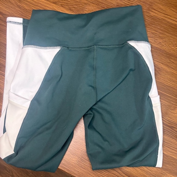 Fabletics On-The-Go PowerHold® High-Waisted Capri Leggings Deep Sea Green - Picture 4 of 8